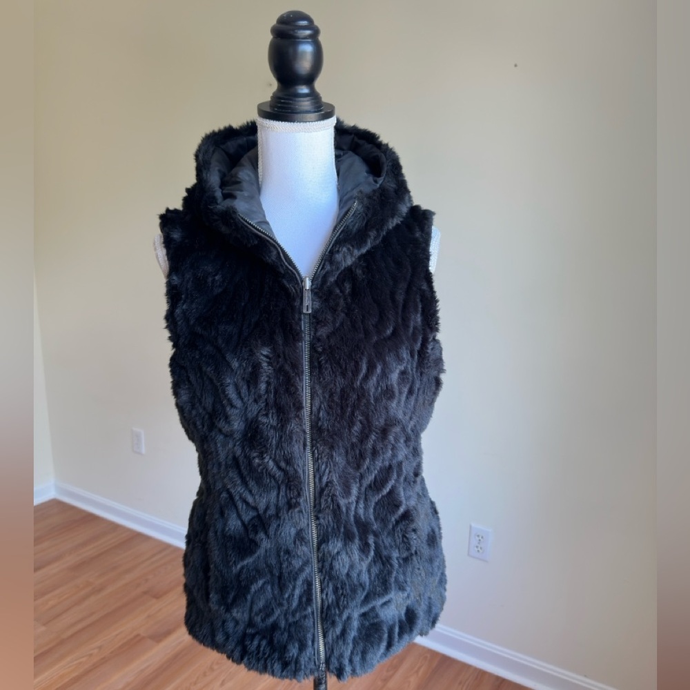 Kenneth Cole New York || Woman’s Reversible Black Faux Fur Hooded Vest Sz S
